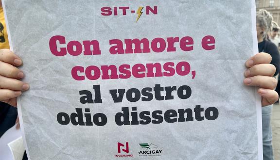 Sit in Arcigay e Tocca a noi contro la risoluzione Sasso